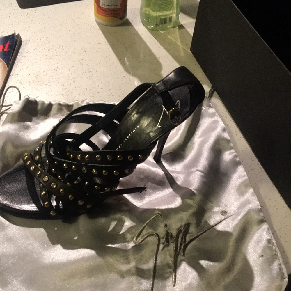 Shoe - Picture 3 of 3